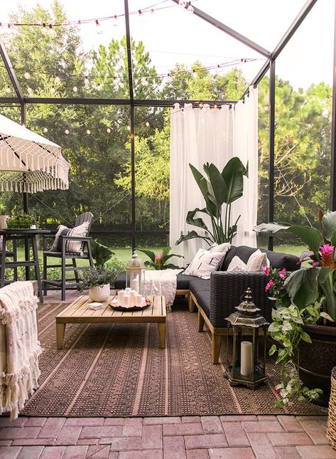 Budget-friendly patio Before + After!  #ourarticle Patio Inspiration, Have Inspiration, Patio Makeover, Outdoor Patio Decor, Backyard Patio Designs, Balcony Decor, Clematis, Patio Design, 인테리어 디자인