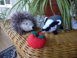 Boris the Badger free knit pattern Badger Pattern, European Badger, Pink And Sparkly, Animal Knitting Patterns, All Craft, Amigurumi Free, Amigurumi Free Pattern, Knitted Toys, Knitting Patterns Free