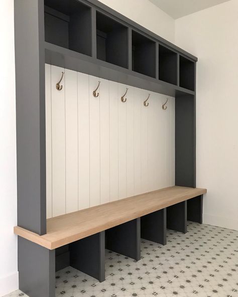 Built In Mudroom Lockers With Bench, White Mud Room Ideas, Mudroom Catch All, Cheap Mudroom Ideas, Mud Room Dining Room Combo, Square Mudroom Ideas, Elfa Laundry Room Ideas, Narrow Mud Room Ideas Entryway, Industrial Mudroom Ideas