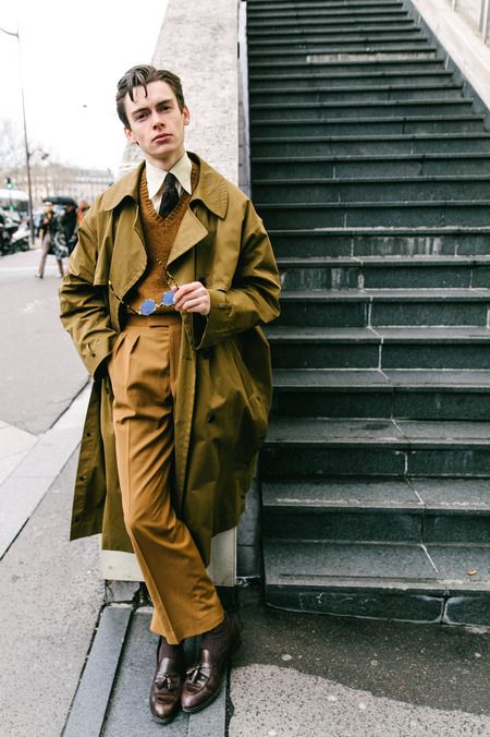 The Best Street Style From Paris Fashion Week Mens Layered Fashion, Great Coat Men, Creative Mens Fashion, Interesting Mens Fashion, Cool Mens Fashion, Mens Posing, Cool Style Outfits, Andro Fashion, Masculinity Quotes