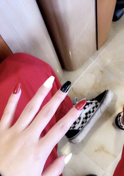 Black Nails With Bright Colors, Tumblr Nails, Nails Girly, Gel Nails Long, Colors Nails, Nail Acrylic, Goth Nails, Grunge Nails, Simple Acrylic Nails