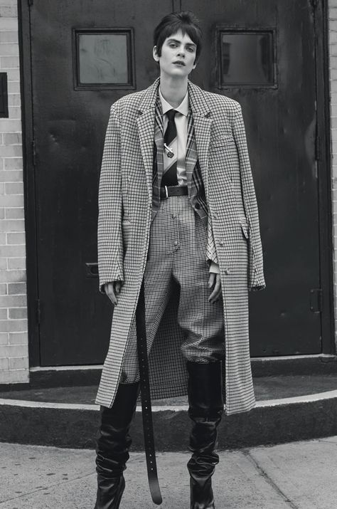 Mode Queer, Androgynous Aesthetic, Style Androgyne, Androgynous Outfits, Gender Fluid Fashion, Queer Fashion, W Magazine, Androgynous Fashion, Suit Fashion