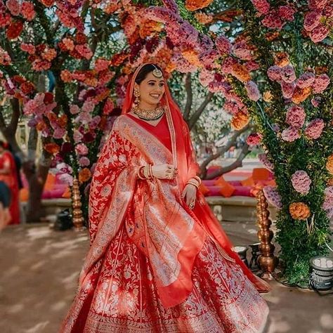 Banarasi Lehenga Bridal, Wedding Half Saree, Silk Saree Lehenga, Lehenga Ideas, Pattu Lehenga, Lehenga For Wedding, Lehenga For Women, Lehenga Bridal, Half Saree Lehenga