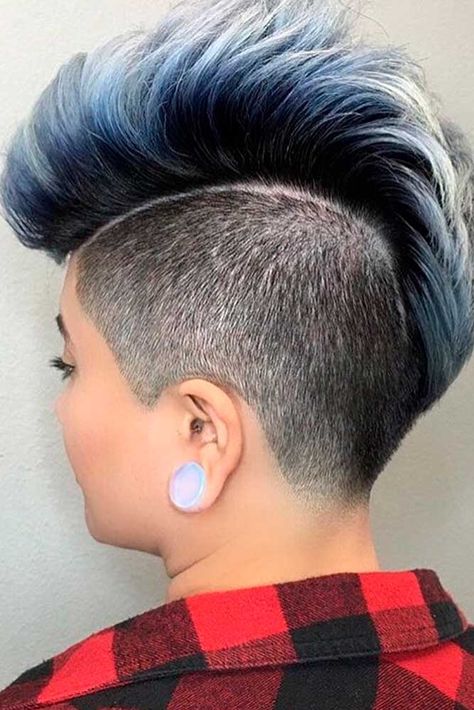 48 Stylish Undercut Women Hair Ideas Half Shaved Head Hairstyle, Half Shaved Head, Shaved Head Designs, Chic Short Haircuts, Half Shaved Hair, Shaved Hair Designs, Short Hairstyles Fine, Half Shaved, Undercut Women