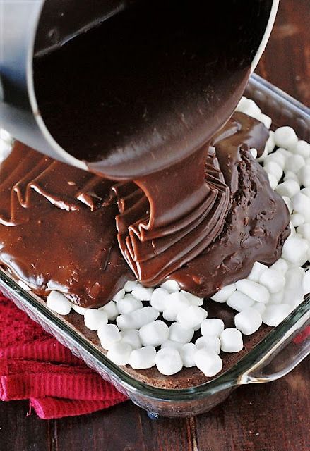 How to Make Marshmallow Chocolate Cake Image Marshmallow Chocolate Poke Cake Recipe, Marshmallow Cake Recipe, Chocolate And Marshmallow Desserts, Marshmallow Cake Decoration, Chocolate Syrup Cake, Canning Cabbage, Chocolate Marshmallow Cake, Marshmallow Cake, Syrup Cake