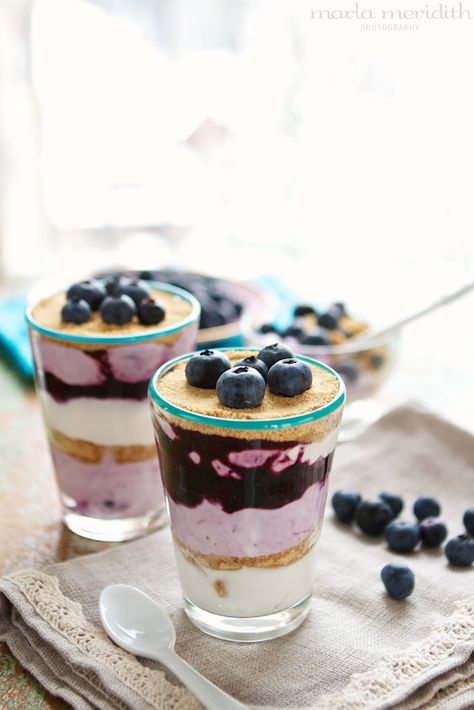 Blueberry Pie Yogurt Parfaits - eat for breakfast, pack for snacktime or enjoy for dessert Desserts With Blueberries, Yogurt Parfait Recipe, Yogurt Parfaits, Parfait Recipes, Yogurt Parfait, Blueberry Pie, Blueberry Recipes, Dessert Cups, Healthy Dessert Recipes