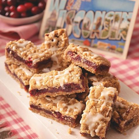 Oatmeal Date Bars, Date Bars Recipe, Date Bars, Fresh Fruit Recipes, Chocolate Toffee, Cranberry Recipes, Bar Recipes, Cookie Bar Recipes, Bars Recipe