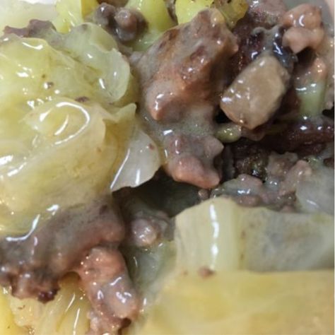 Ground Beef Casserole with Potatoes and Cabbage Casserole With Potatoes, Ground Beef And Spinach, Hamburger And Potatoes, Ground Beef And Cabbage, Easy Delicious Dinners, Spinach Casserole, Cabbage And Potatoes, Ground Beef And Potatoes, Cheddar Cheese Soup