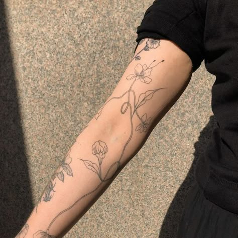 Orchid Wrap Around Tattoo, Wrap Around Back Tattoo, Long Vertical Tattoo, Long Forearm Tattoo, Flowers On Arm Tattoo, Big Fine Line Tattoo, Tattoo Flowers Arm, Back Flower Tattoo, Flower Sleeve Tattoo