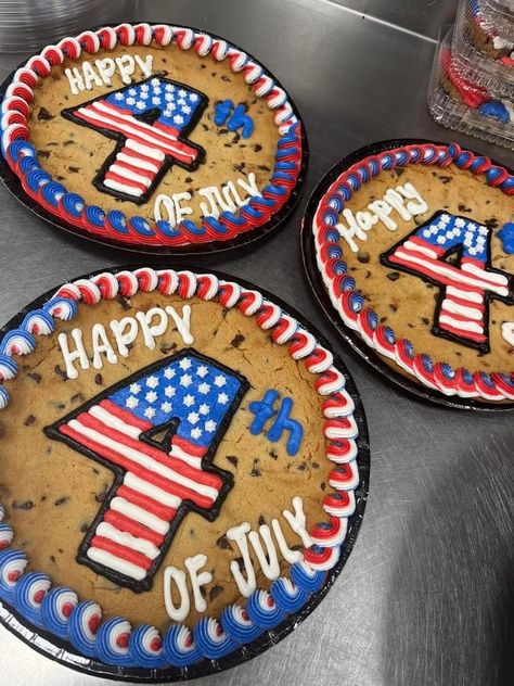 Fourth Of July Mini Cakes, Forth Of July Cookie Cake, July 4 Cookie Cake, Cookie Cake 4th Of July, Red White And Blue Cookie Cake, 4th Of July Bakery Ideas, 4th Of July Message Cookies, 4th Of July Cake Decorating Ideas, 4th Of July Cookie Cake Designs