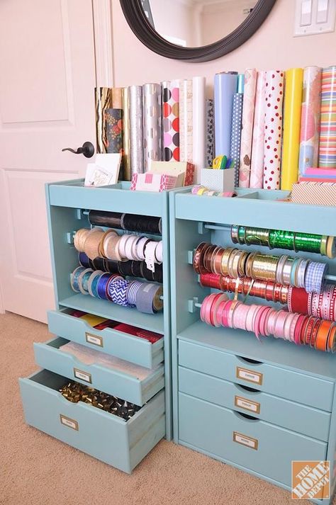 Organized Craft Room, Gift Wrap Organization, Gift Wrapping Station, Wrapping Paper Storage, Gift Wrap Storage, Wrapping Station, Craft Station, Dream Craft Room, Ideas Para Organizar