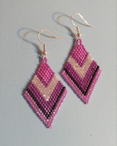 brick stitch beaded earrings - hot pink, magenta delica beads #austinbeadsociety #delicas #earrings #bluegroovetreasures Pink Brick Stitch Earrings, Miyuki Earrings, Barbie Inspired, Brick Stitch Earrings, Delica Beads, Earrings Pink, Brick Stitch, Beaded Earrings, Diy Jewelry