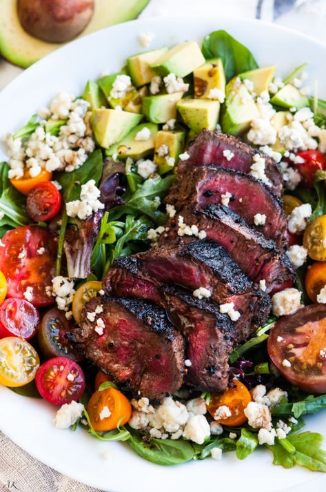 Steak Blue Cheese Avocado Salad - Aberdeen's Kitchen Steak Blue Cheese, Salad Steak, Salad Avocado, Blue Cheese Salad, Avocado Salad Recipes, Cauliflower Salad, Bleu Cheese, Steak Salad, Cheese Salad