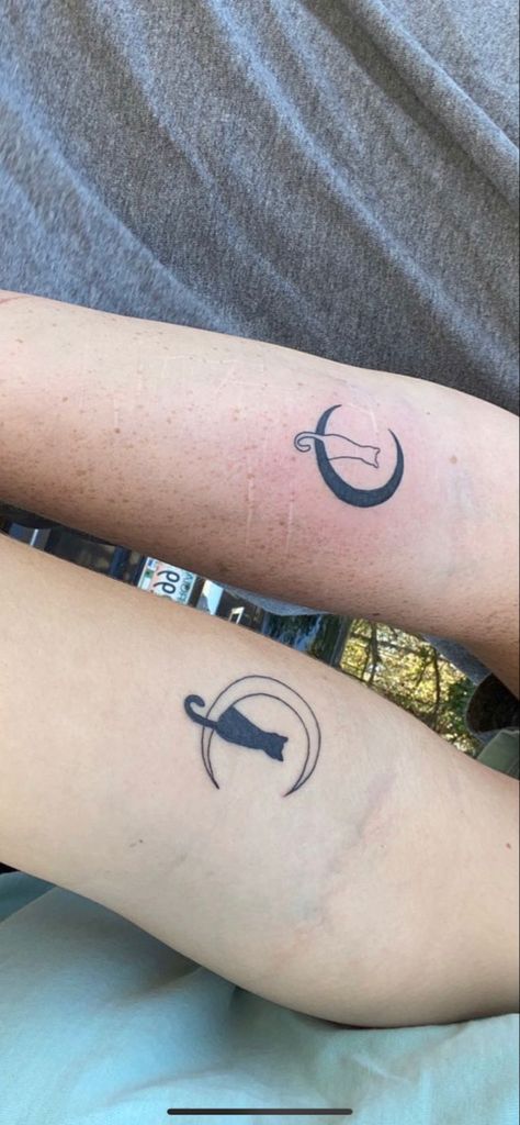 matching cat tattoos Sun And Moon Tattoo Matching Best Friends Small, Cute Tattoo Ideas For Best Friends, Bestie Cat Tattoos, Cool Matching Tats, Same But Different Matching Tattoo, Friendship Cat Tattoos, Match Tattoos For Best Friends, Matching Moon Tattoos Best Friends, Cute Tattoos Matching Best Friends