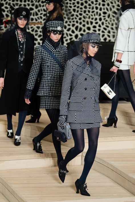 The Usual Tweed Skirt Suits Were Paired Up With Black Tights Chanel Fall Winter 2022/23 Pre Collection, Skirt Suit Outfit, Coco Chanel Logo, Tweed Skirt Suit, Chanel 2019, Chanel Skirt, Wool Tights, Chanel Runway, Suit Outfit