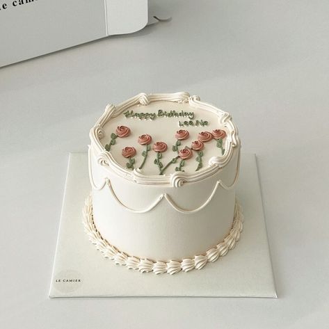 Cake Decoration Aesthetic, Zodiac Birthday Cake, Cake Butter Cream, Cake Design Birthday, Cake Korean, Butter Cream Cake, Iced Coffee Aesthetic, Cake Bento, Café Aesthetic