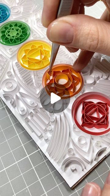 Quiling Paper Ideas, Quilling Art Ideas, Quiling Paper Art, Quilling Mandala, Paper Quilling Ideas, Quilling Images, Quilling Videos, Quilling Paper Art, Healing Chakras