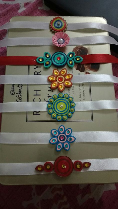 Paper Quilling Rakhi Rakhi Designs Handmade, Quilling Rakhi, Quilling Candle Holder, Diy Cars, Quilling Dolls, Handmade Rakhi Designs, Paper Quilling Earrings, Rakhi Making, Diy Preschool