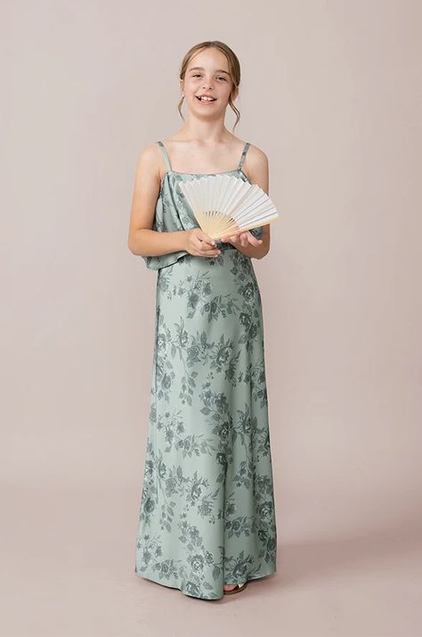 Junior Bridesmaid Dresses & Outfits to Shop Right Now Lavender Gown, Junior Bridesmaid Gifts, Blue Chiffon Dresses, Wedding Parties Colors, Bridesmaid Dress Colors, Bridesmaid Style, Age 10, Junior Bridesmaid Dresses, Junior Bridesmaid