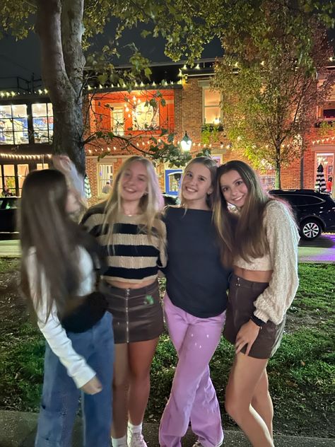 #outfitinspo #friends #nightlights #downtown #love #picisnpo Dc Trip Outfit, Downtown With Friends, Dinner Fall, Friends Dinner, Dc Trip, Trip Outfit, Washington Dc Travel, Dc Travel, Insta Ideas