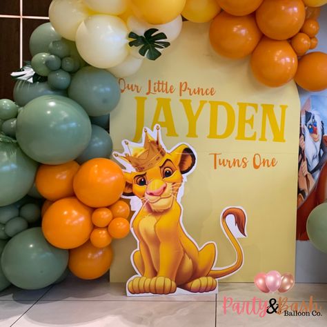 Lion Birthday Decorations, Simba Birthday Party Ideas, Lion King Balloons, Lion Birthday Theme, Lion King Birthday Party, Balloon Displays, Lion King Theme, Lion King Party, Lion Birthday