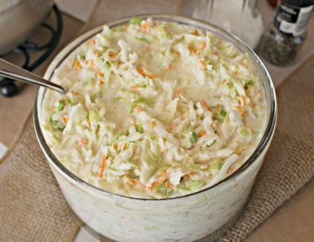 Homemade Creamy Cole Slaw recipe. How to make cole slaw with only 4 ingredients #coleslaw #summerfood Creamy Cole Slaw Recipe, Creamy Cole Slaw, Bbq Wings Recipe, Salad Board, Coleslaw Dressing Recipe, Bbq Chicken Wings Recipe, Best Coleslaw Recipe, Crock Pot Pulled Pork Recipe, Fried Chicken Burger