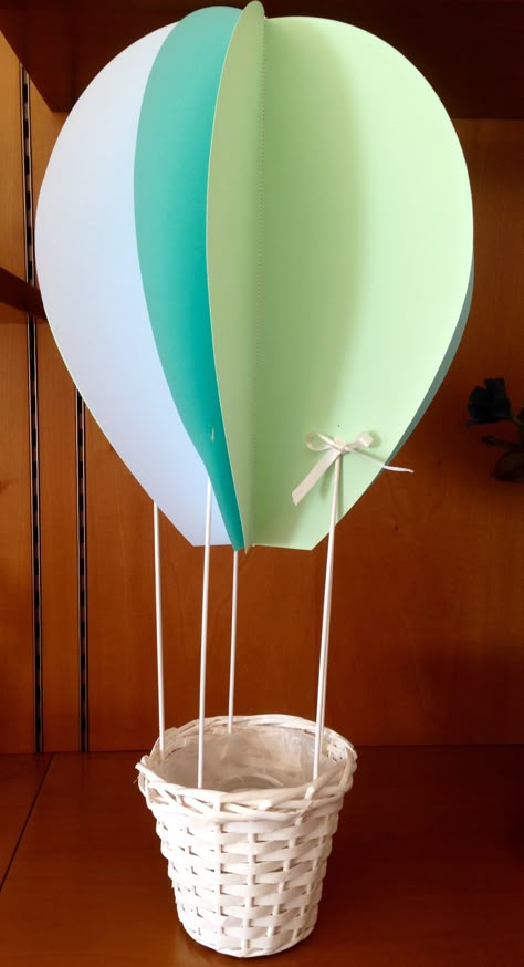 Air Balloon Centerpiece, Hot Air Balloon Centerpiece, Hot Air Balloon Centerpieces, Balloon Centerpiece, Baptism Centerpieces, New Birth, Hot Air Balloon Party, Bumble Bee Baby Shower, Baby Shawer