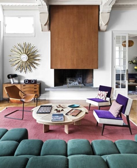 This space is designed with some asymetrical balance. The color of the chairs on the right really pops and draws attention but the gold decoration on the wall on the left helps to balance this. Maximalist Interior, Serene Bathroom, Paris Home, Modern Vintage Decor, Design Salon, A Living Room, House And Home Magazine, Elegant Decor, Elle Decor