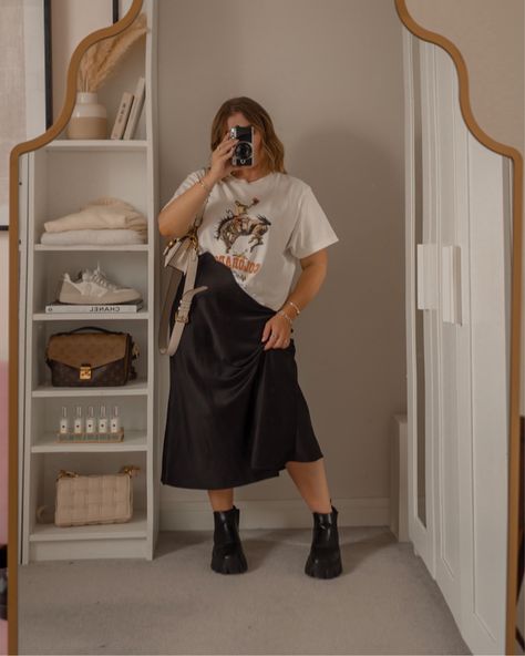 Skirt Winter Outfit Plus Size, Long Silk Skirt Outfit Plus Size, Midi Skirt And Oversized Shirt, Plus Size Black Midi Skirt Outfit, Cool Midi Skirt Outfit, How To Style A Midi Skirt Plus Size, Sweatshirt And Satin Skirt Outfit, Satin Midi Dress Outfit Casual, Black Satin Midi Skirt Outfit Casual