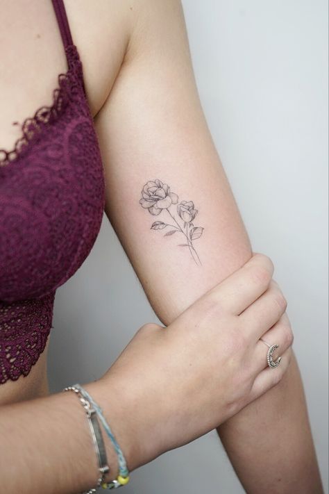 Rose With Forget Me Nots Tattoo, Rosebush Tattoo, Rose Bouquet Tattoo, Baby Breath Tattoo, Tiny Rose Tattoo, Fine Line Rose Tattoo, Yellow Rose Tattoo, Forget Me Not Tattoo, 2024 Tattoo