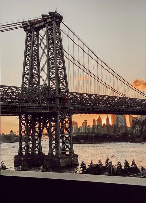 Williamsburg Bridge Nyc, Williamsburg New York, Williamsburg Nyc, American Landmarks, Williamsburg Bridge, The Last Olympian, East River, New York Aesthetic, Suspension Bridge