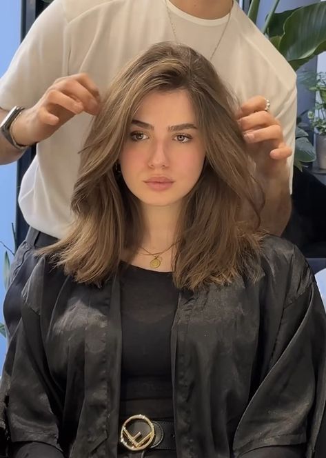 Tuns Bob Lung, Queer Women, Haircuts For Medium Length Hair, Evening Hairstyles, Straight Hair Cuts, Fesyen Rambut, Hair Cutting Videos, Hairstyles For Layered Hair, Haircuts For Wavy Hair