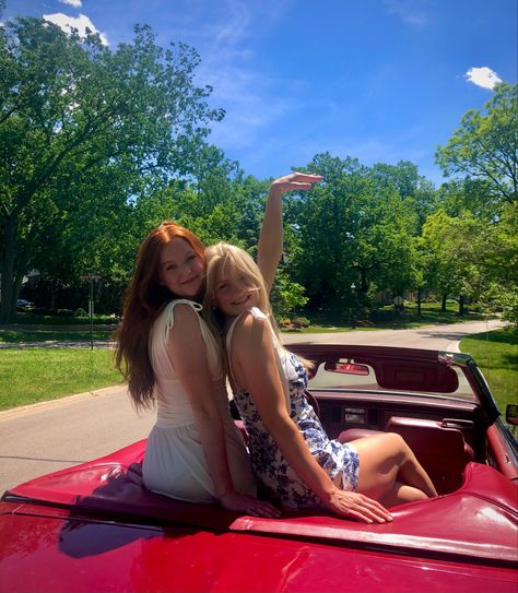 Photoshoot With Convertible, Convertible Pictures Ideas, Convertible Photoshoot Ideas, Car Prom Pics, Prom Photos With Car, Prom Poses With Car, Prom Car Pictures, Convertible Car Photoshoot, Convertable Cars Aesthetic