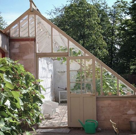 Farmhouse Greenhouse, Half Brick Wall, Passive Solar Greenhouse, Lean To Greenhouse, Home Nails, Greenhouse Design, Geothermal Heating, Thermal Mass, Nails Home