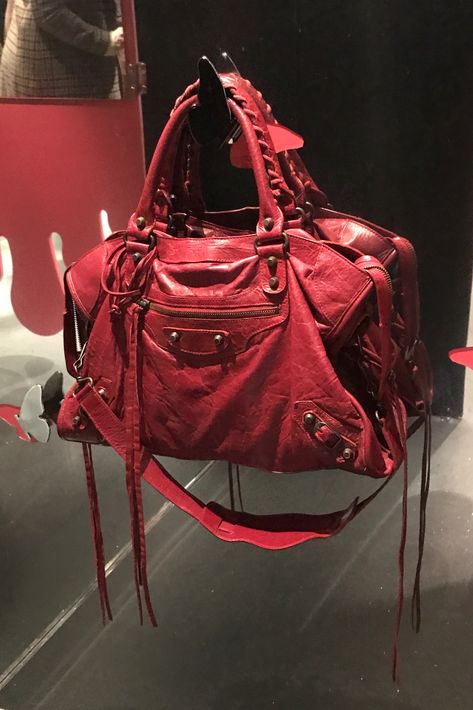 Tomato red Balenciaga City bag. Balenciaga classic City, Balenciaga bag, Balenciaga lover, Balenciaga collector. pursesandpugs Red Balenciaga, Balenciaga Classic City, Chanel Mini Flap Bag, Mode Hipster, Fashion Student, Chanel Jumbo, Sacs Design, Instagram Paris, Chanel Mini