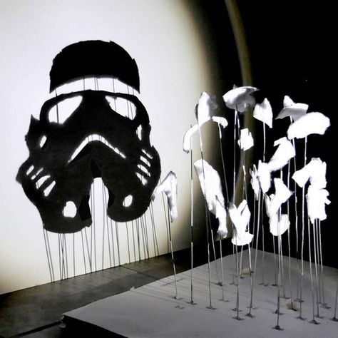 Feathers, blue jeans and chocolate-covered cookies transform into strikingly familiar images from Star Wars when light is shined at them, thanks to an innovative young artist. #StarWarsArt #Art #StarWars Star Wars Silhouette, Shadow Shadow, Shadow Art, School Art Projects, Arte Inspo, Illusion Art, Art Club, Star Wars Art, Optical Illusions