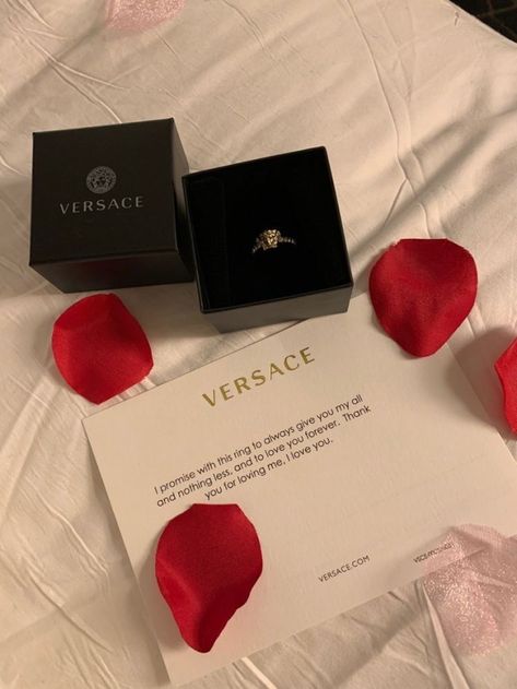 Boyfriend Spoiling Girlfriend, Girlfriend Proposal, Spoiled Girlfriend, Thank You For Loving Me, Cute Couple Gifts, Dark Feminine, Romantic Gestures, Dream Gift, Me As A Girlfriend