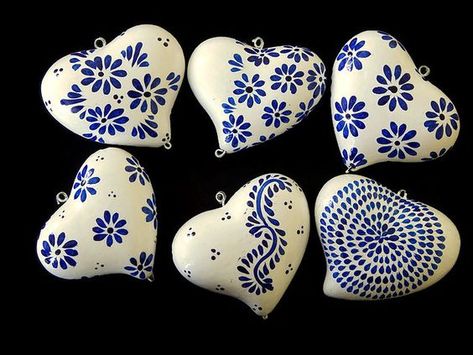 Sacred Heart Art, Mexican Crafts, Painted Rocks Kids, Clay Ornaments, China Painting, Handmade Fashion Jewelry, Rock Painting Art, Craft Time, Heart Art