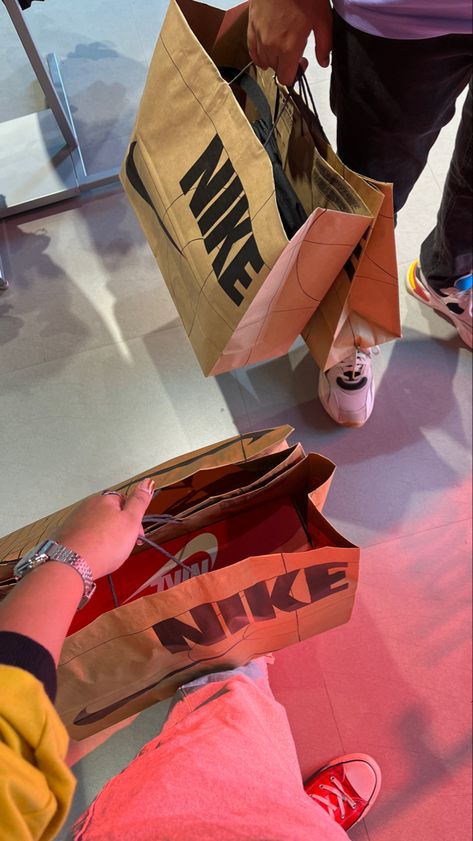 #shop #shopping #nike #nikesneakers #shoppingaesthetic #aesthetic #aesthetictumblr Shoe Shopping Aesthetic, Nike Store Aesthetic, Nike Shopping Bag, Shopping Aesthetic Bags, Shopping Spree Aesthetic, Shopping Spree Bags, Shopping Bags Aesthetic, Nike Shopping, Nike Aesthetic