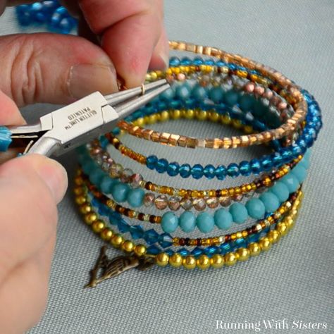 Wire Bracelet Diy, Memory Wire Bracelets Diy, Wire Bracelets Diy, Wire Bracelet Tutorial, Memory Wire Jewelry, Wrap Armband, Memory Wire Wrap Bracelets, Beaded Memory Wire Bracelets, Bracelet Fil