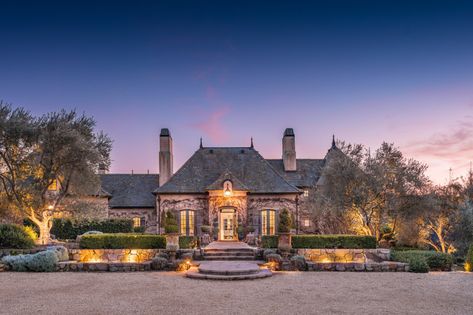 Wine country compound of late TV producer Steven Bochco seeks $8.5 million - Los Angeles Times Napa Valley House, Napa Valley Restaurants, Napa Vineyards, Hill Street Blues, Outdoor Dining Room, Napa Ca, Beauty Salon Design, Outdoor Entertaining Area, French Country Style