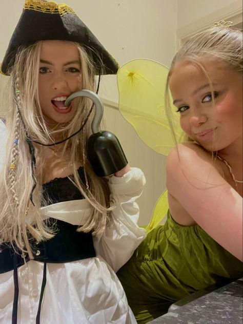 Pirate Tinkerbell Costume, Tinker Bell And Caption Hook Costume, Bff Halloween Costumes College, Aesthetic Best Friend Halloween Costumes, Tinker Bell And Pirate Costume, Pirate And Fairy Costume, Disney Halloween Costumes Aesthetic, Pirate Fairy Tinkerbell Costume, Captain Hook X Tinkerbell