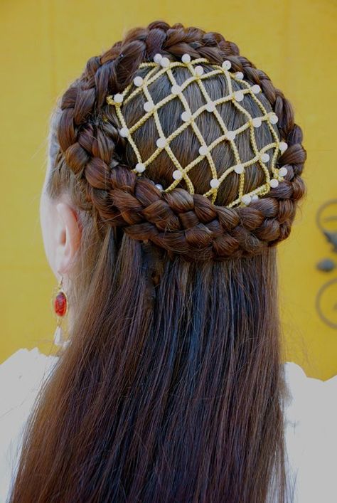 Istoria Modei, Historical Hairstyles, Medieval Hairstyles, Hair Net, Medieval Clothing, Hair Photo, Pretty Hairstyles, Cortes De Cabello Corto, Thick Hair Styles