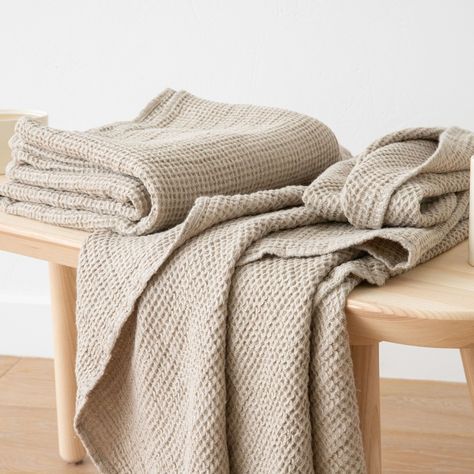 There’s nothing quite as luxurious as stepping out of a warm bath into a soft, comfy towel. At LinenMe we love linen waffle towels for their super-absorbency and non-bulky lightness. Facial Cloths, Linen Hand Towels, Linen Bath Towels, Cotton Bedspread, Fabric Structure, European Linens, Linen Towels, Waffle Weave, Bath Towel Sets