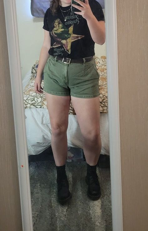 Green Shorts Outfit Aesthetic, Green Short Outfits, Summer Outfits Chubby, Chubby Girl Fashion, Women Fashion Plus Size, Summer Grunge Outfits, Grunge Summer Outfits, Chubby Style, Looks Hippie