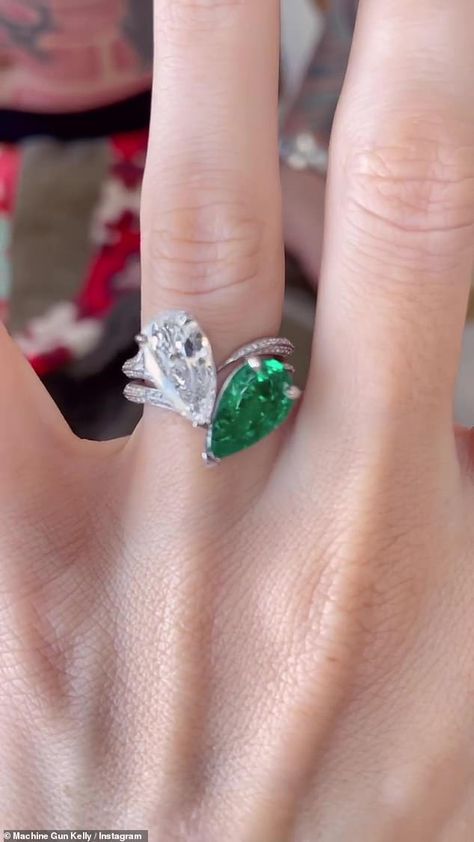 Cool Unique Engagement Rings, Megan Fox Wedding, Ugly Engagement Rings, Green Engagement Rings, Birthstone Engagement Rings, Fox Ring, Brian Austin Green, Draw Together, Future Engagement Rings