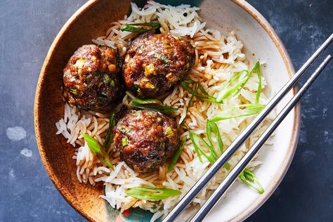 These meatballs, inspired by traditional Korean barbecue, bring the savory-sweet flavors of caramelized meat without the need for a grill As the meatballs bake, the soy sauce marries the garlic and scallions to create a glaze This meatball mixture can be made ahead and left to marinate in the fridge for 3 hours or even overnight Korean Meatballs, Easy Dumplings, Meatballs And Rice, Glazed Meatballs, Beef Round, Meatball Bake, Korean Barbecue, Diner Recept, Homemade Hamburgers