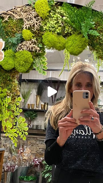 Elisa Gabrielli on Instagram: "DIY Moss Mirror Workshop 🌱" Moss Mirror Diy, Diy Floral Mirror, Diy Round Mirror, Moss Mirror, Diy Moss, Floral Mirror, Moss Wall Art, Moss Wall, Instagram Diy