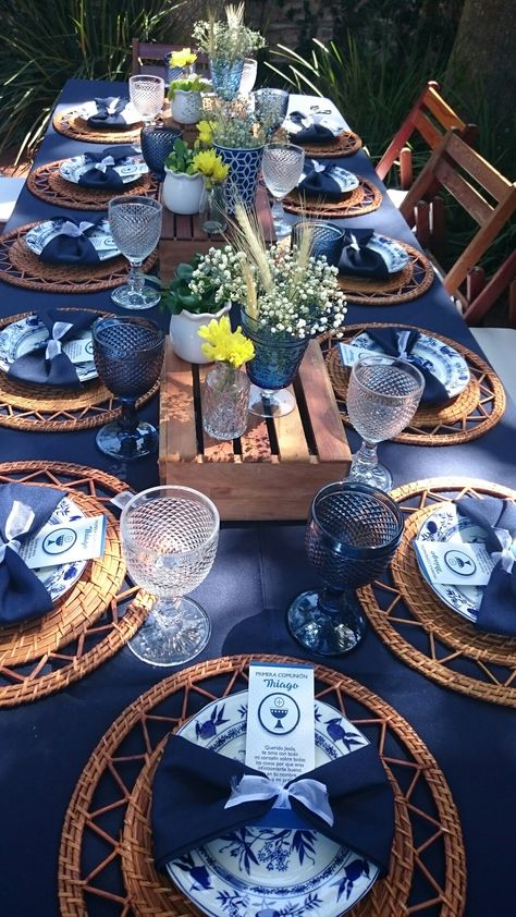 Outdoor Dinner Table Decor Night, Spring Summer Table Decor, Indigo Table Setting, Blue And White Plates, Ingangs Decor, Blue Table Settings, Navy Table, تصميم الطاولة, Tafel Decor