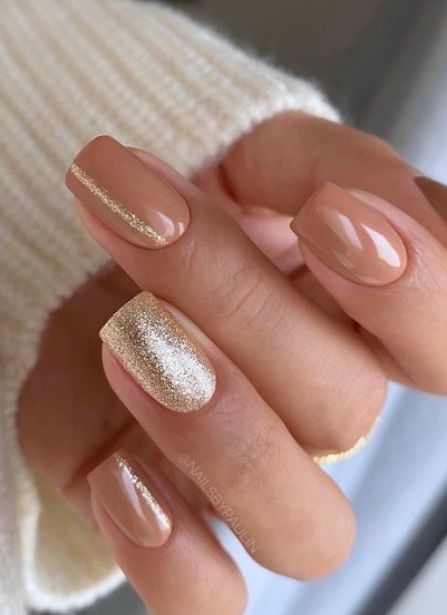 Rose Gold Nails Design, Milky Nails, Gold Nail Designs, Gold Nail Art, Gold Glitter Nails, Nagel Tips, Pink Metallic, Nagel Inspo, New Year's Nails